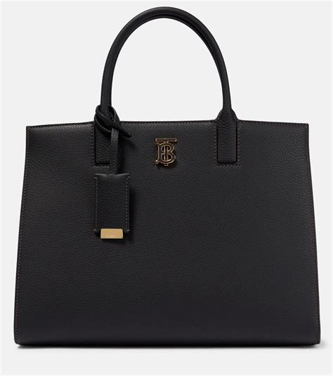 handtaschen embleme von burberry zeigen|Die Tasche „Frances“ und die TB Bag .